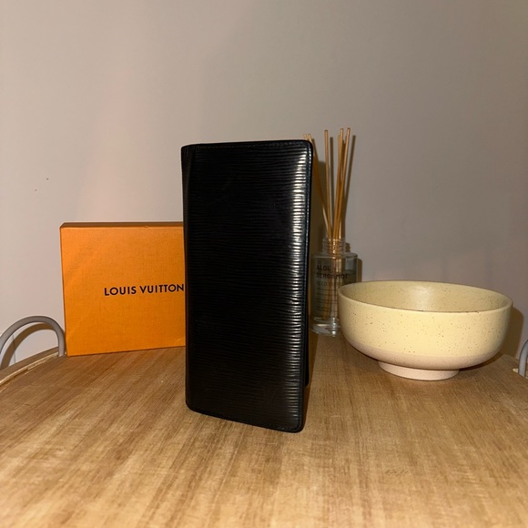 Men’s Louis Vuitton Brazza Wallet - Epi Black - Picture 2 of 6